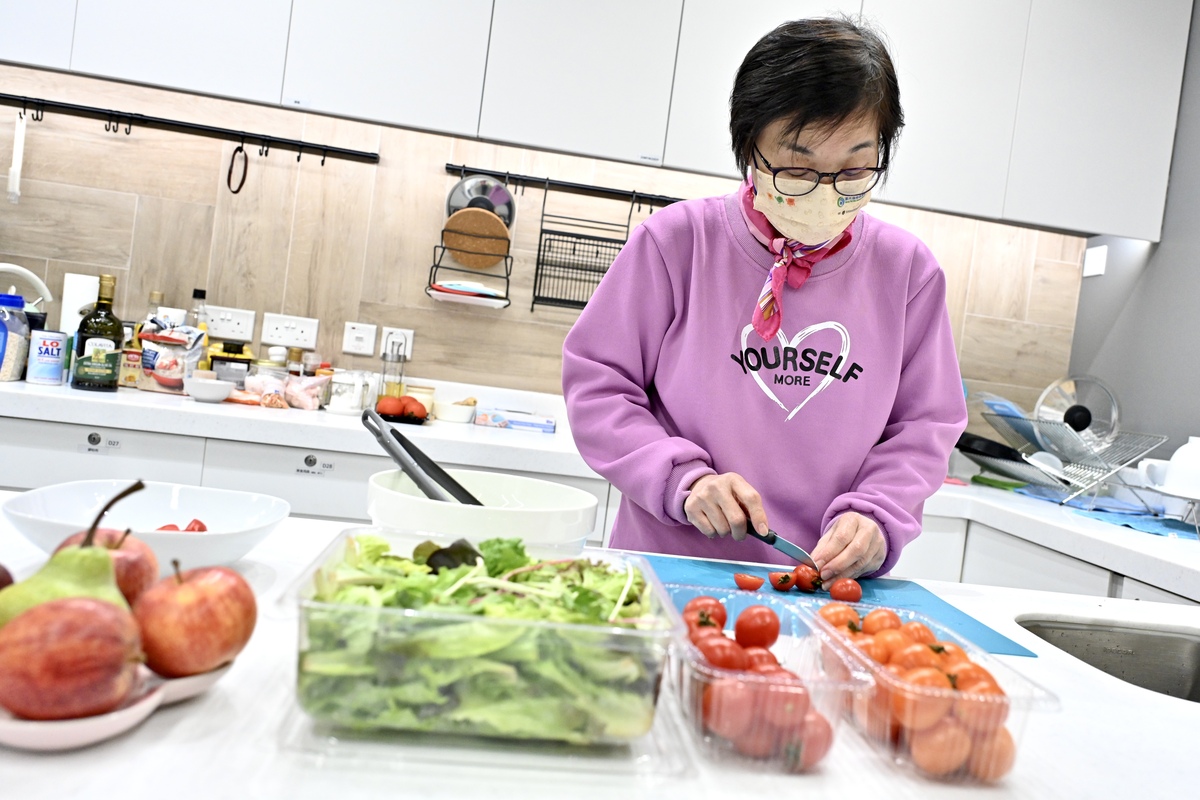 注意健康:  Shirley經篩查後確診糖尿病，要注意飲食，控制病情。
