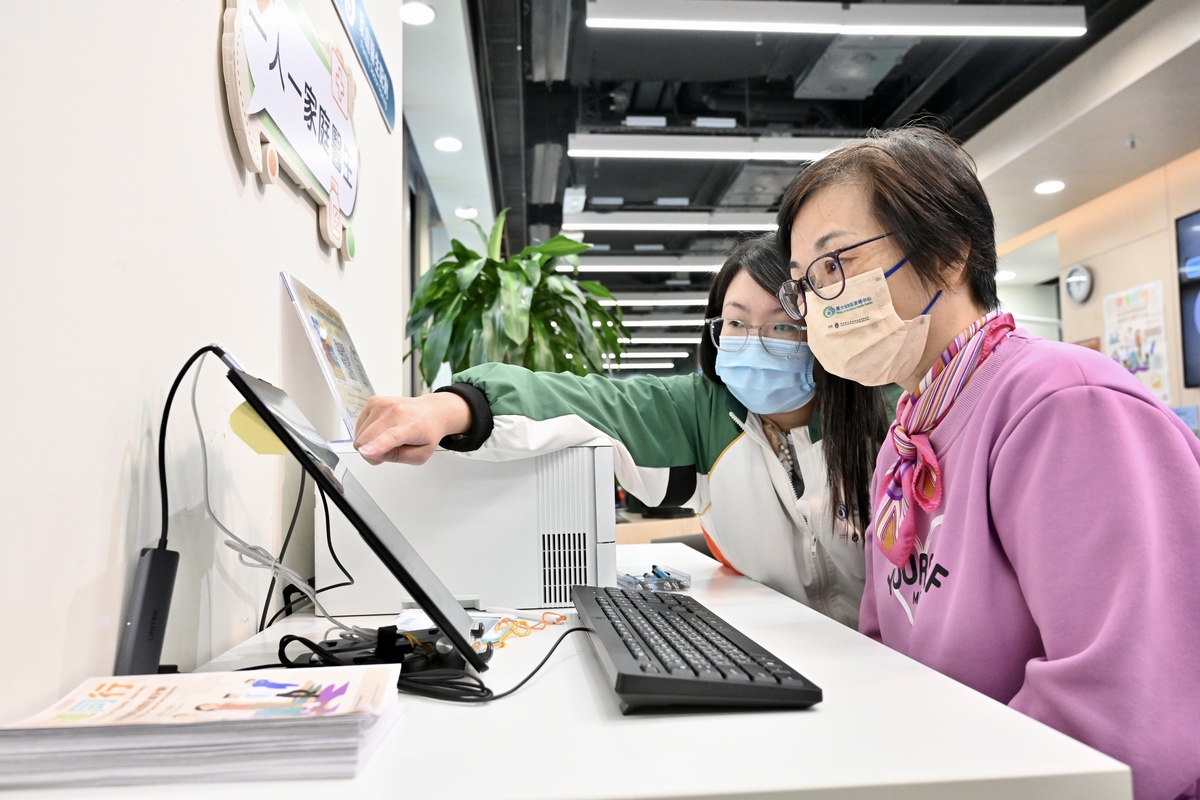 自行選擇:  地區康健中心職員會協助參加者選擇和配對家庭醫生。