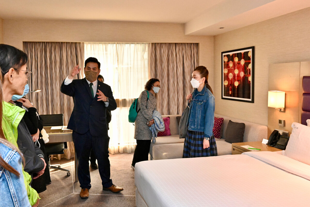 工作體驗:  尖沙咀一間酒店參與後50．實習生計劃，安排計劃參加者參觀酒店的房間和設施。