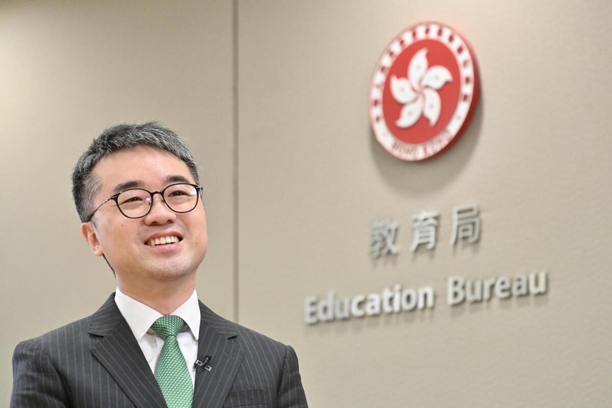 早着先機:  施俊輝表示，提早吸引境外學生到港升學，他們畢業後有較大機會留港定居。