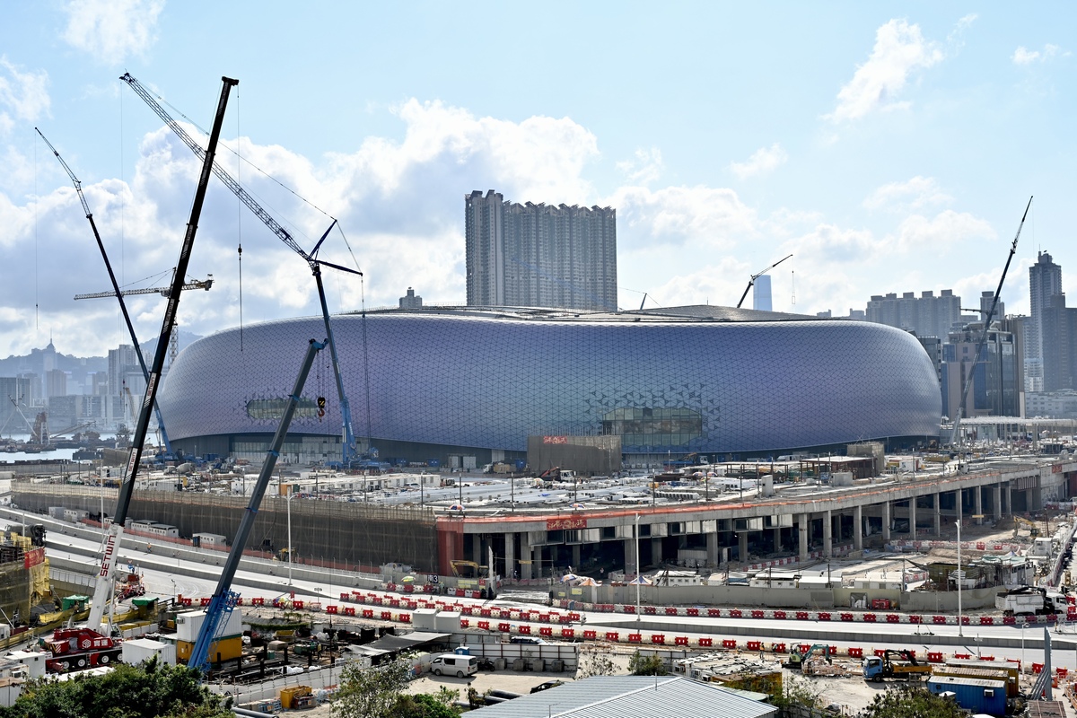 滿足需求:  區域供冷系統新增部分的工程今年完成後，將供應冷凍水予啟德體育園等設施。