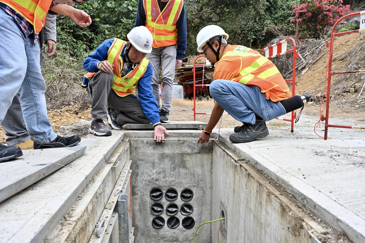 默默耕耘:  資助計劃涵蓋235條鄉村，目前已有超過160條鄉村透過計劃鋪設光纖網絡，工程預計2026年或之前完成，惠及約11萬村民。