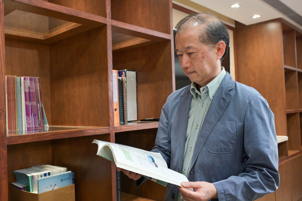 提升水平:  曹紹賢認為通過一年實習，可讓牙科畢業生熟習行業運作模式，同時保障牙醫專業水平和病人安全。