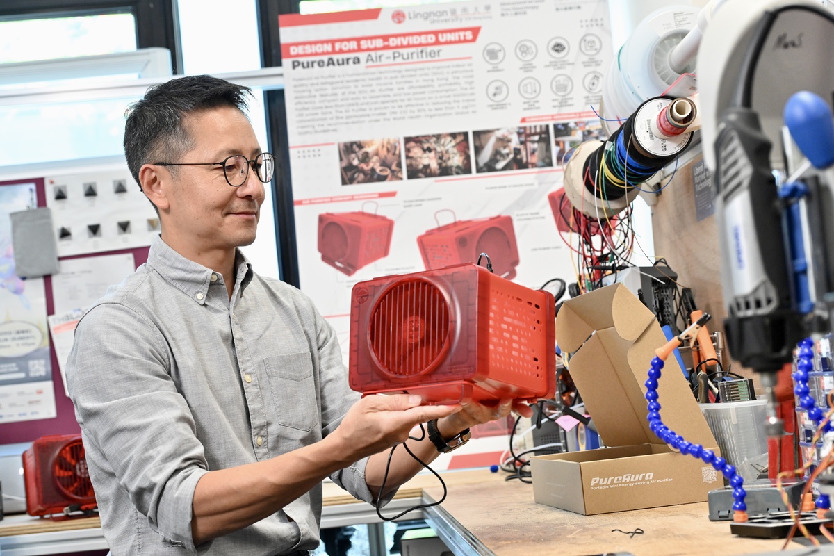 潔淨空氣:  高永賢指空氣淨化機耗電量低，能有效減少室內八成微細懸浮粒子PM2.5濃度。