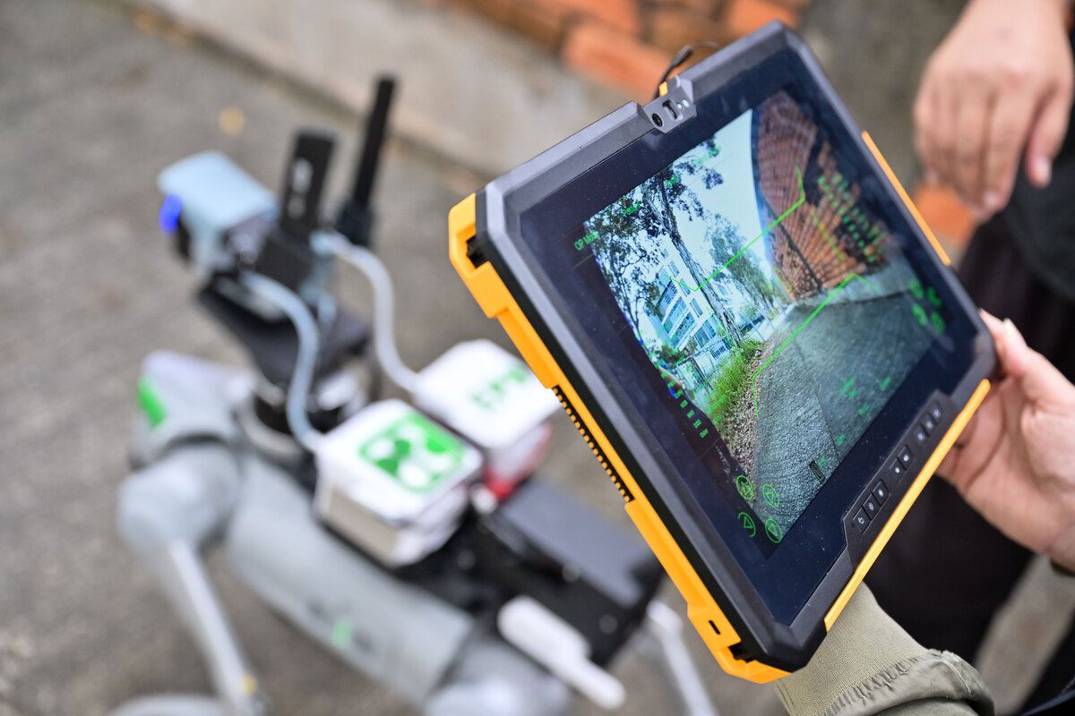 客觀數據:  機械狗配備先進的電腦視覺和空氣測量傳感器，還可顯示空氣污染指標和氣體屬性。