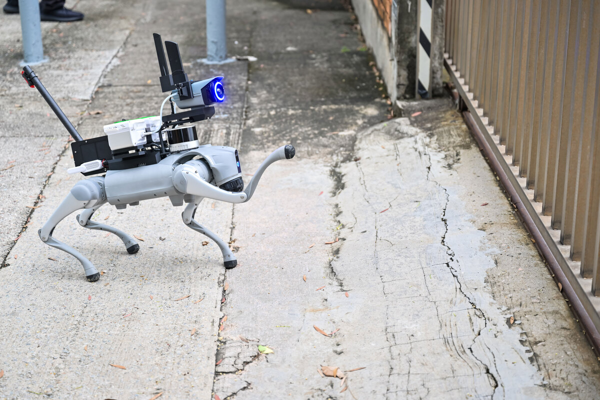 追蹤能手:  機械狗「嗅」到不明氣體時會舉「手」示意並自動追蹤氣體方向。