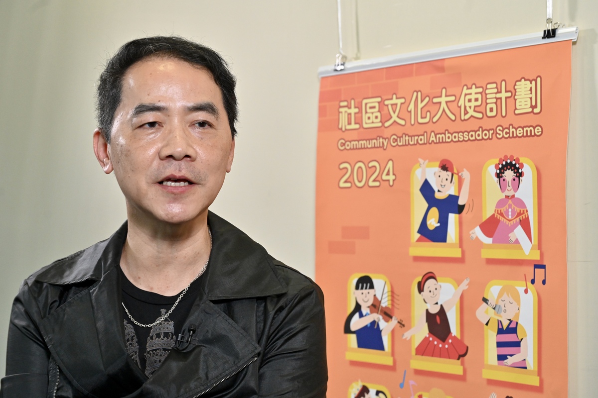 培育青年:  黎達峰說，本年度起社區文化大使計劃會優先揀選年青藝團或藝術組合參與。
