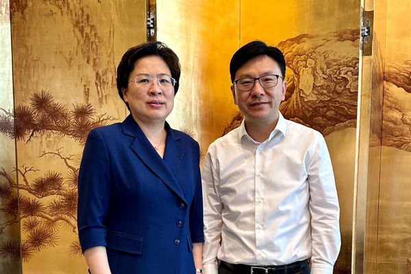 交換意見: 孫玉菡（右）與劉嬪珺會面，討論兩地吸引和支援人才政策措施。