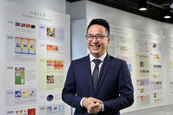 琳瑯滿目: 王利誠表示，更新後的郵票說故事展覽分四大主題展出逾40套郵票。四個主題分別為回歸祖國、國家成就、香港發展、服務市民。