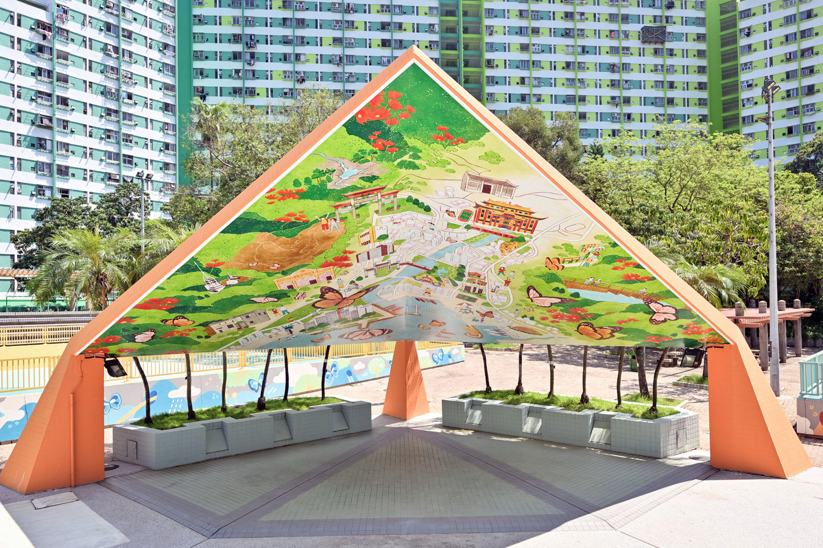 賞心悅目:  天幕壁畫以屯門好去處為主題，繪上區內多處地標。