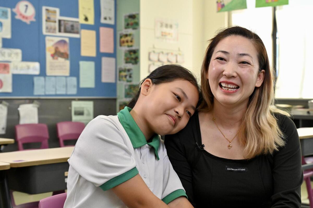 家庭和睦: 陳璧瑩(左)參加課後託管之後,陳太與子女因功課問題產生的摩擦減少,親子關係改善,陳太更成功找到工作。