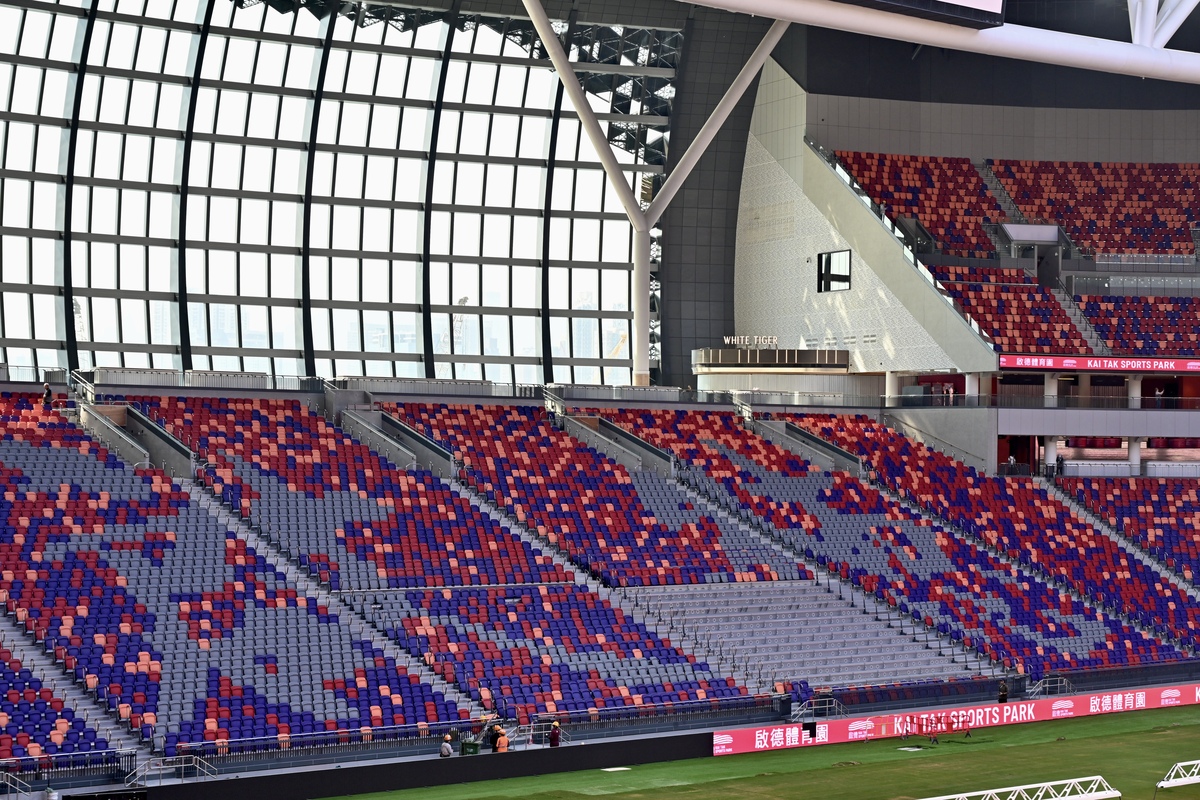 貫穿主題:  啟德主場館座位以不同顏色構成「啟德」兩字。