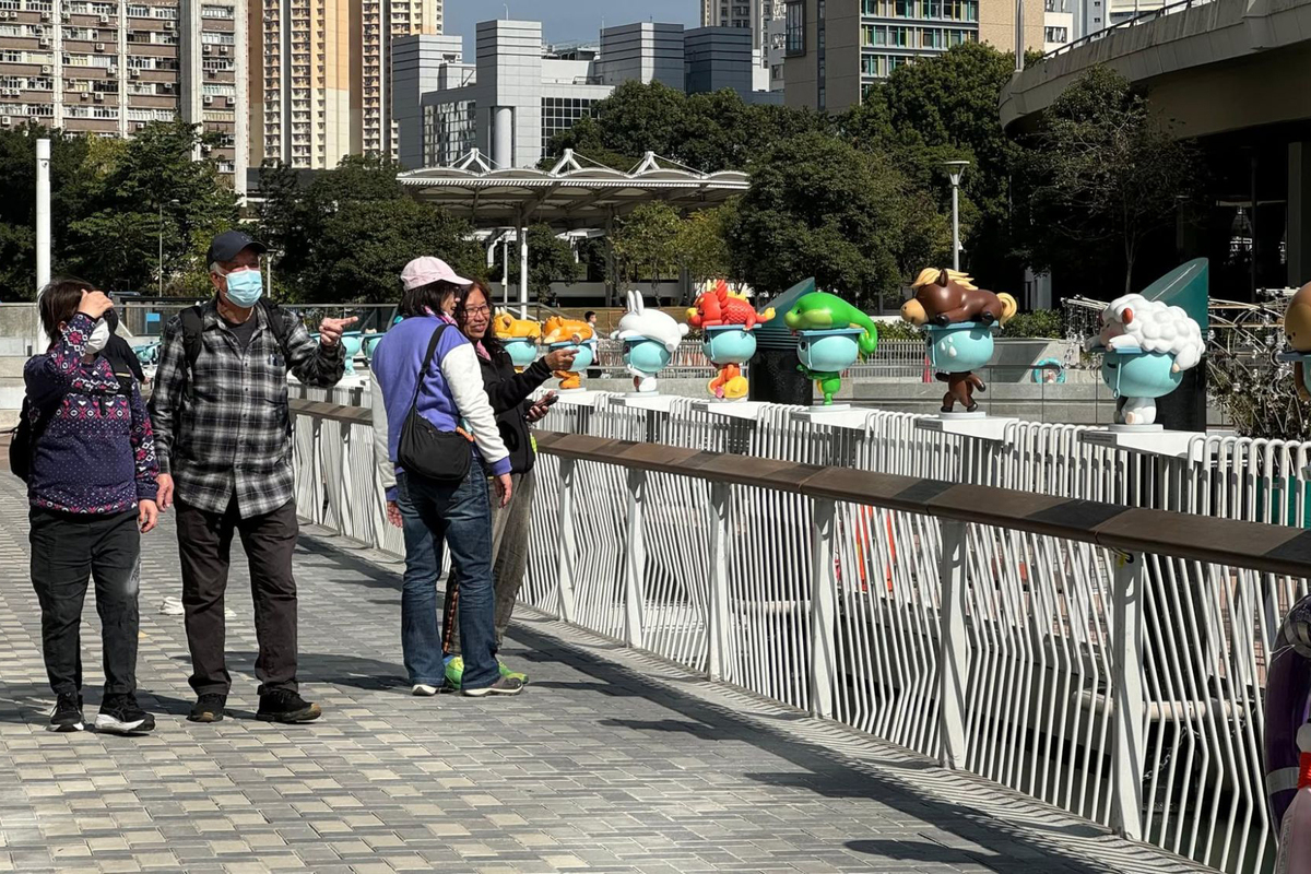 河畔空間:  經活化的翠屏河畔長廊已全面開放，廣受市民歡迎。