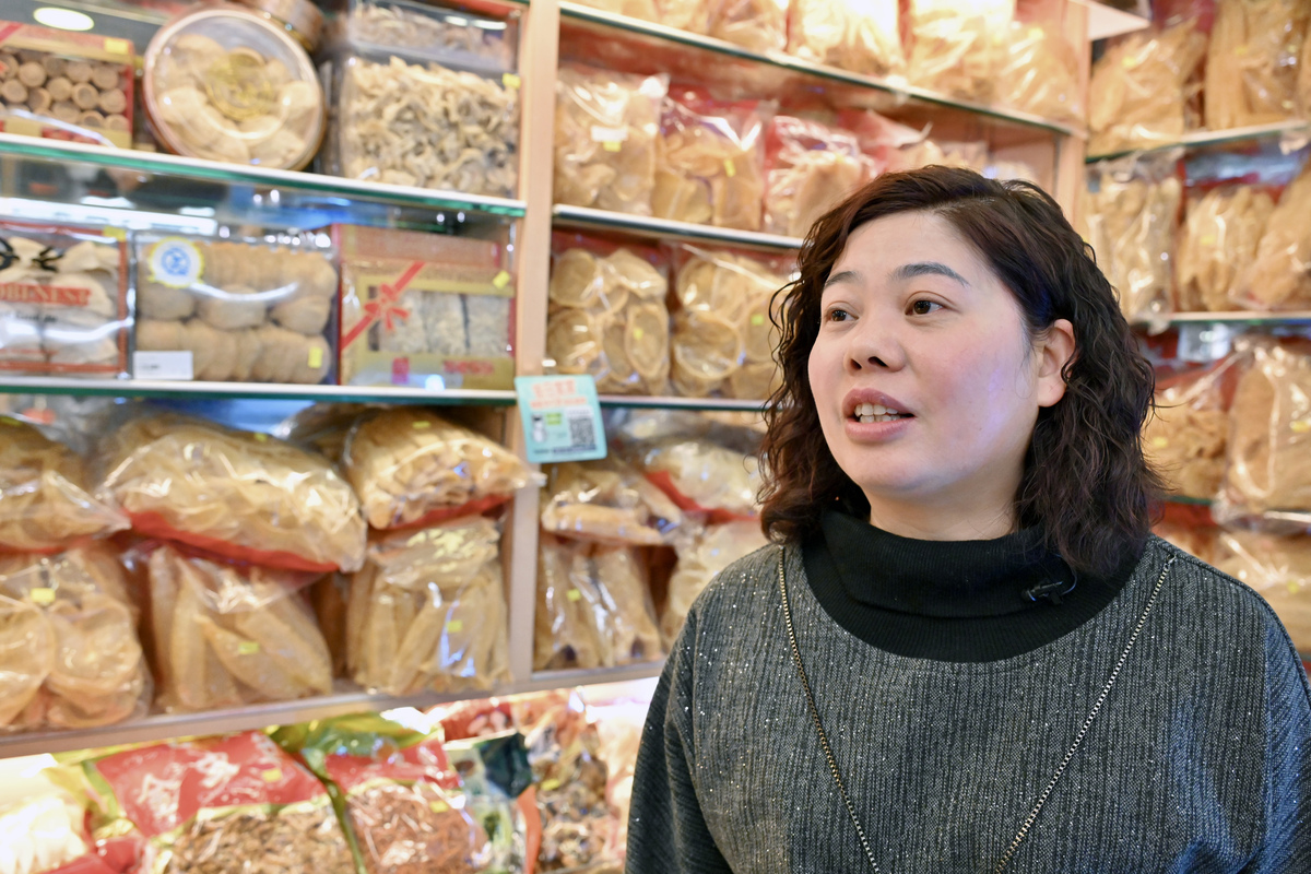 拓展商機:  李美容表示，其參茸海味店去年參加數碼轉型支援先導計劃後，成功數碼轉型，增設網店，生意額增約一成。