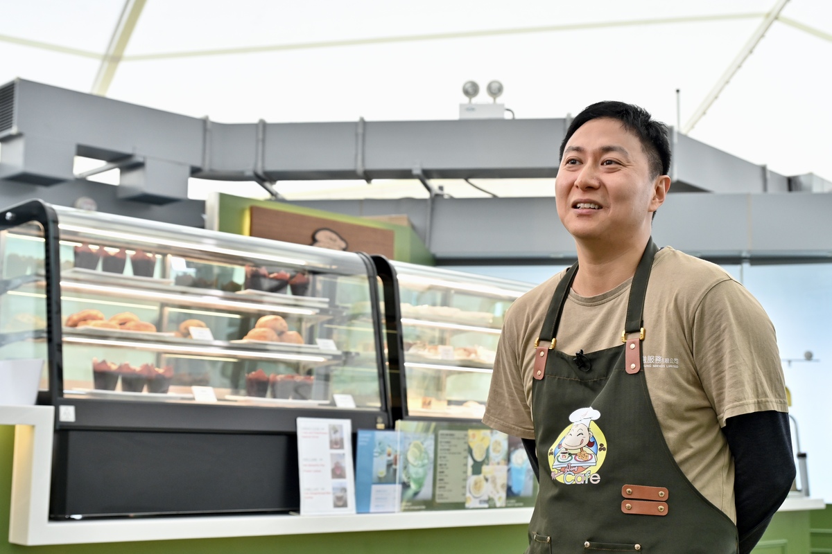 認真誠懇:  阿寬誠懇待客、工作認真，表現備受讚賞。