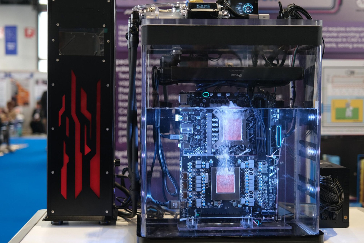 高效散熱: 高性能電腦工作站兩相浸沒式冷卻系統將發熱電腦元件浸在載滿冷卻液的密封容器內,以氣化散熱。此系統在日內瓦國際發明展榮獲日內瓦州特別大獎及金獎。