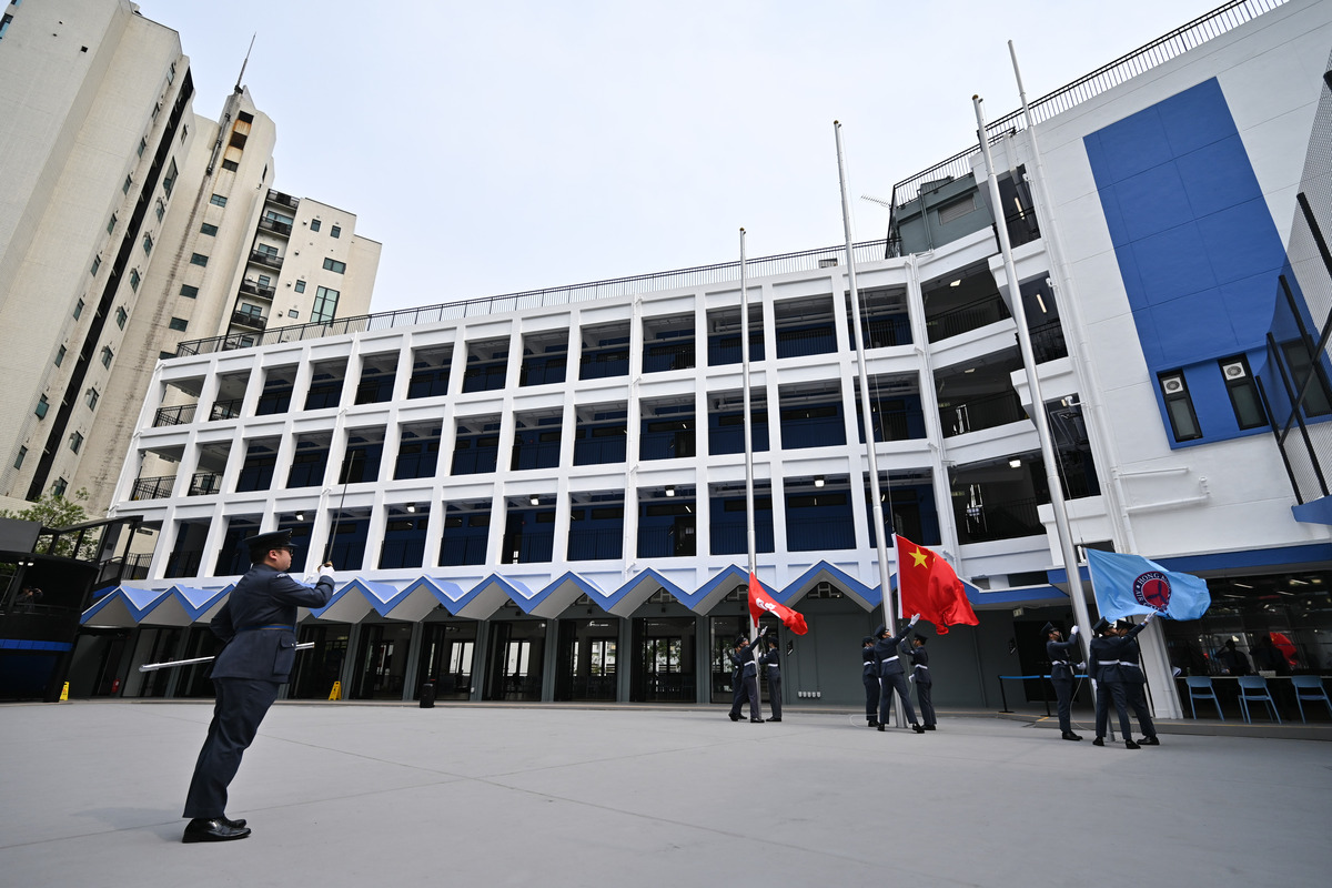 愛國愛港:  新總部設中式步操場與升旗訓練區，供團員練習步操和升旗。