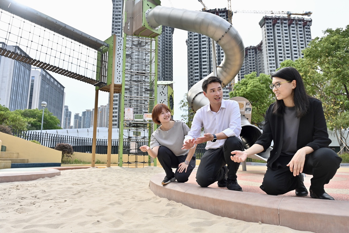 空間改造:  康文署與建築署攜手設計和翻新兒童遊樂場，為兒童提供有趣又安全的玩樂場所。