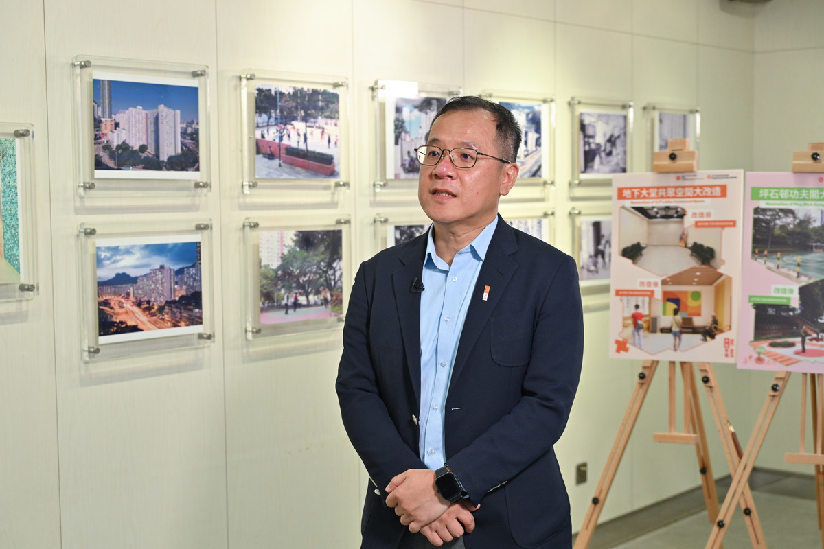 升級改造:  康榮傑表示，政府每年會選擇約十條公共屋邨進行外牆粉飾工程或小型維修工程。