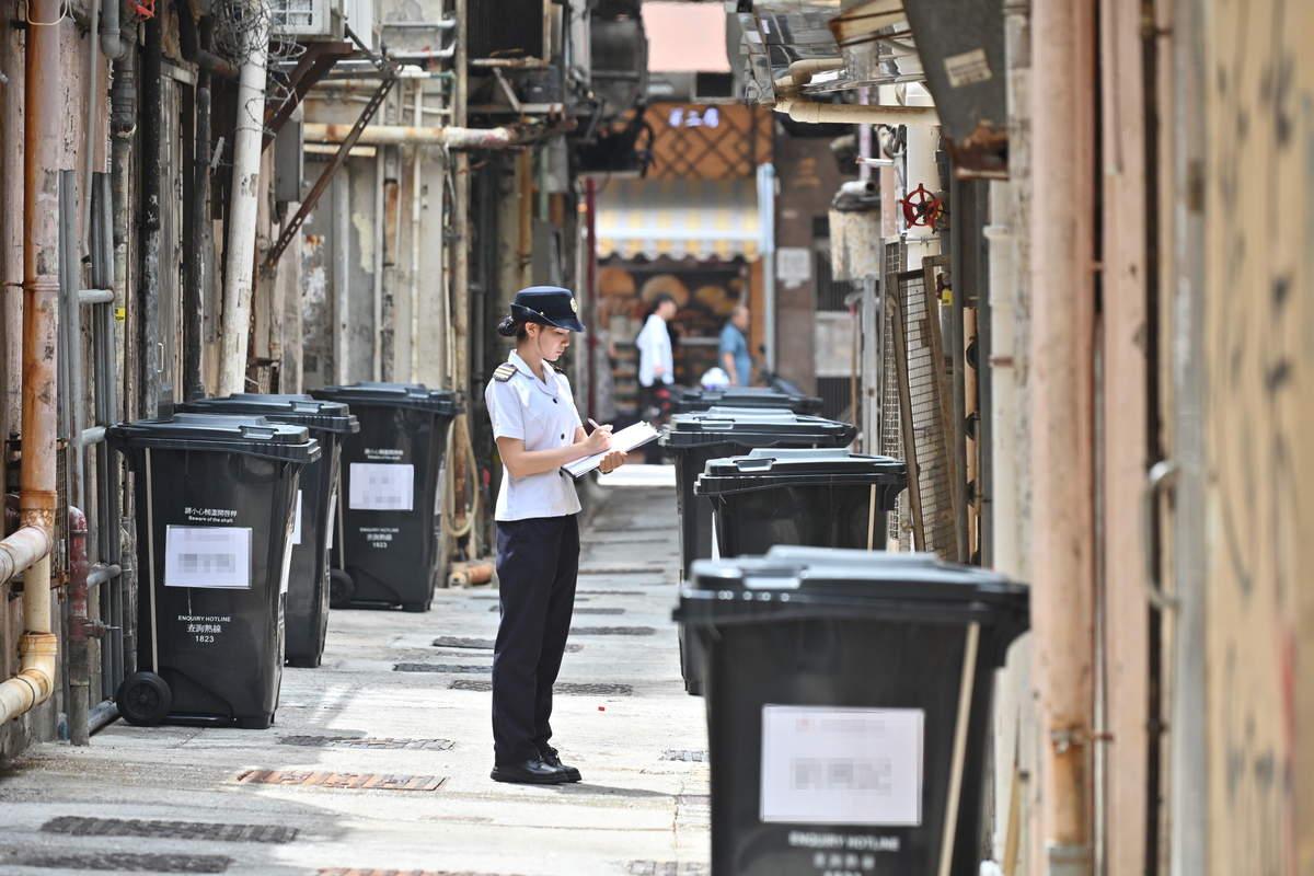 後巷整潔:  食環署人員會定期檢查食肆有否妥善存放垃圾。
