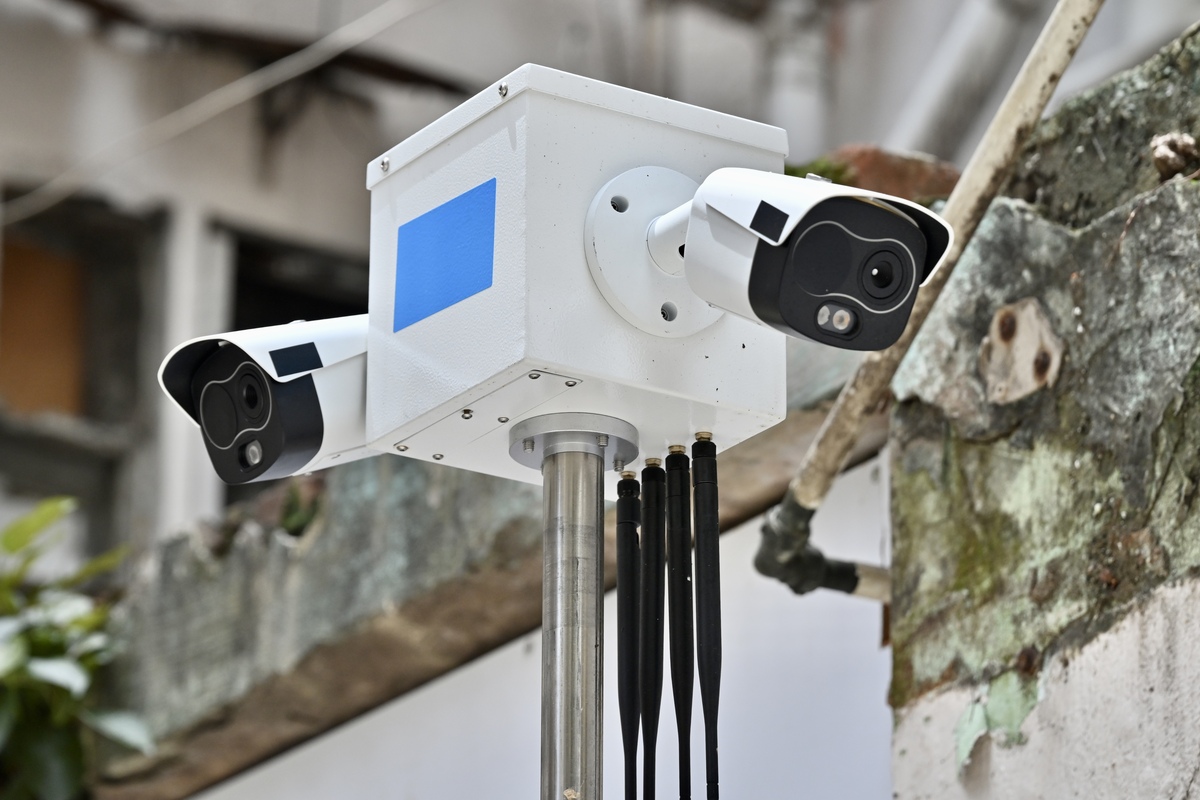 無所遁形: 食環署人員會在進行鼠患調查的地區,連續三天放置熱能探測攝錄機,通過拍攝所得的熱成圖像,可清楚見到鼠蹤和出沒時間。