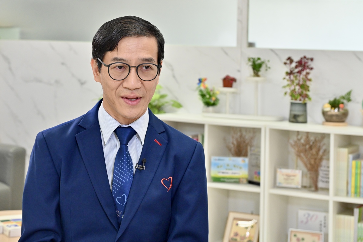 一舉數得:  吳楊城表示，義工對醫院運作大有幫助，病人也感受到義工的關懷，而義工則累積到寶貴的人生經驗。