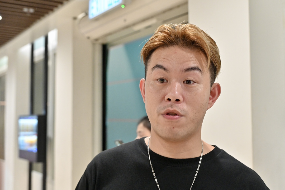 反應正面:  乘客蘇先生表示，在候車室內等候巴士較舒適。