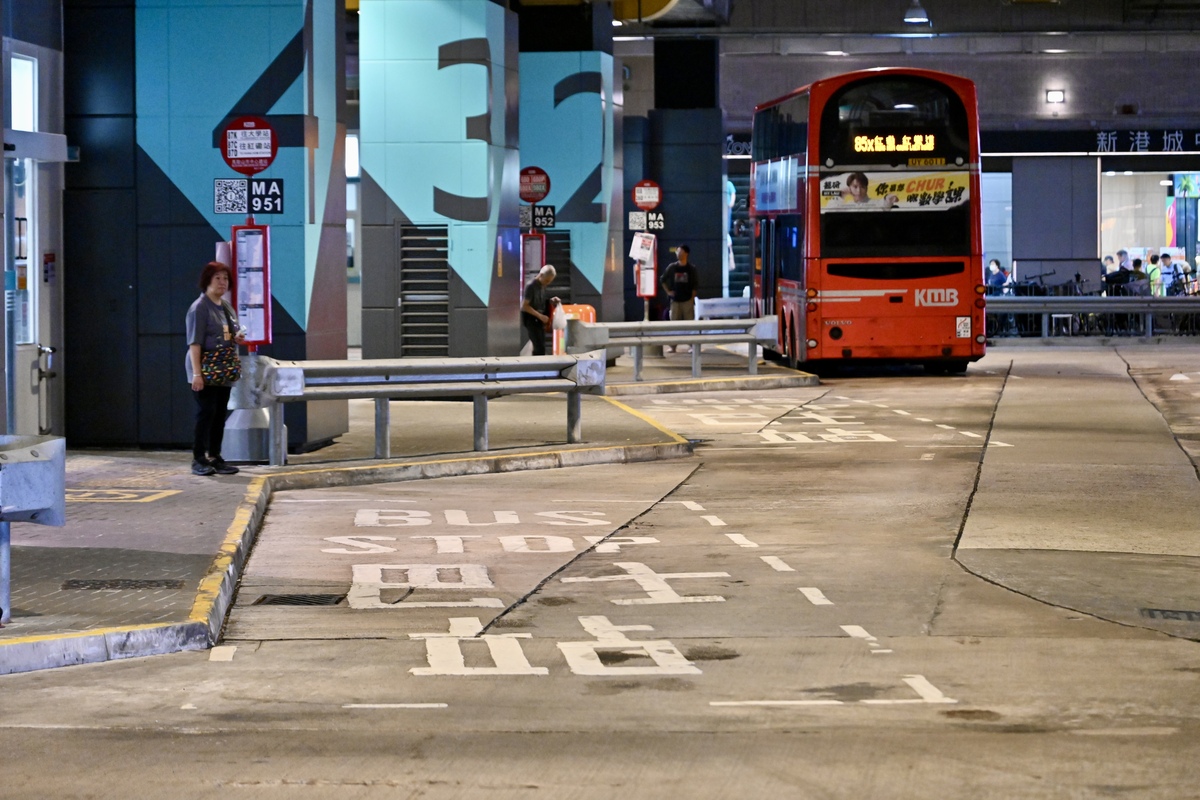 善用空間:  鋸齒式巴士停車灣可分隔人車，減少乘客橫過行車道。