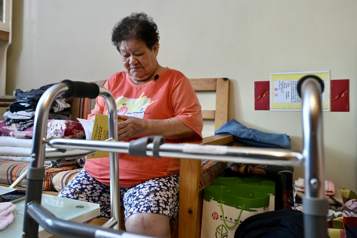 喜獲協助:  李太一度感到徬徨無助，照顧者支援專線的服務助她和丈夫走出困境。