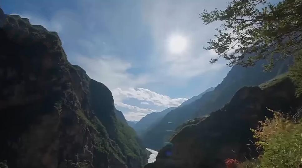 山峡縫
                的陽光！...