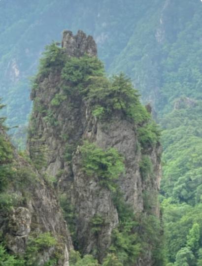 雄偉
                     高山！...