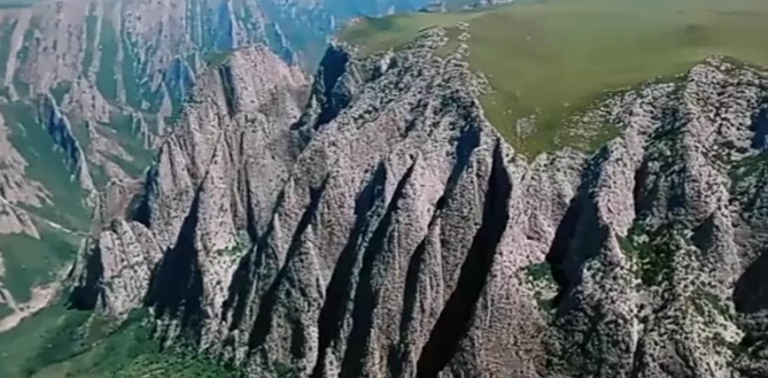 壯麗
          河山！...