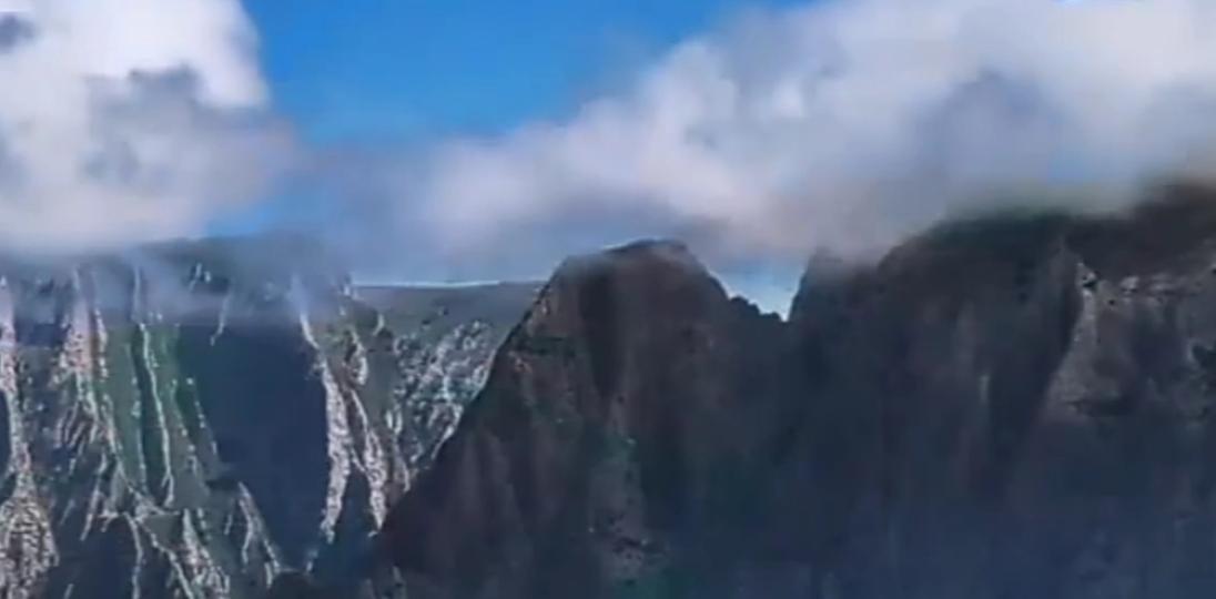 高聳
                   入雲！...