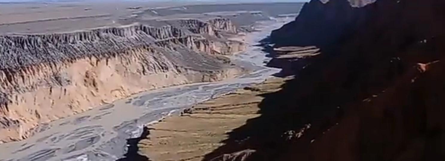 壯麗
             峡谷！...