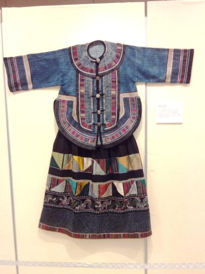 以前少數民族的服式、真是好特別、而且手工精緻、不容錯過觀看。...