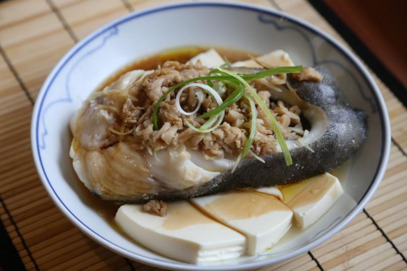 「名廚Denice Wai 廚房」簡易快煮 - 梅菜蒸黑鱈魚