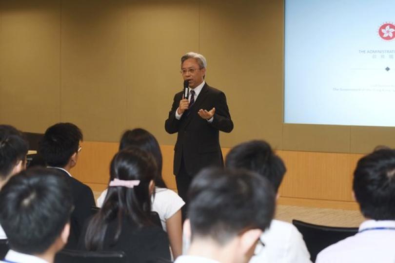 羅智光與實習大學生交流