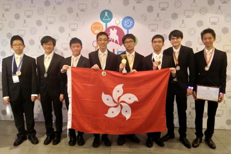 成績卓越: （左起）劉思進、周景毅、袁樂勤、葉恩銘、梁譽曦、關亮節、Sheremeta Daniel Weili、徐長龍代表香港參加第四屆國際大都會奧林匹克。