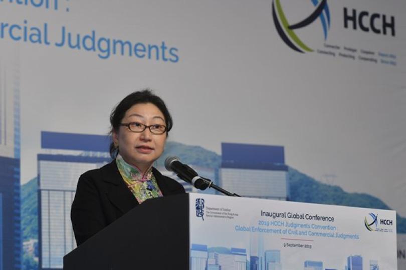 開幕致辭: 鄭若驊在「2019海牙公約：環球執行民商事判決」研討會致辭。