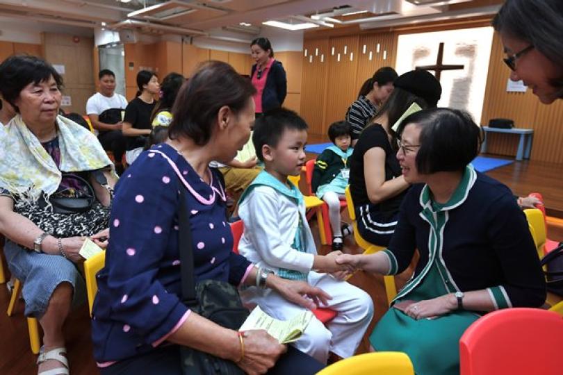 陳肇始視察到校接種疫苗安排