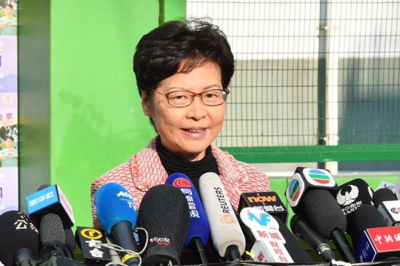 特首：政府加強與區議會合作