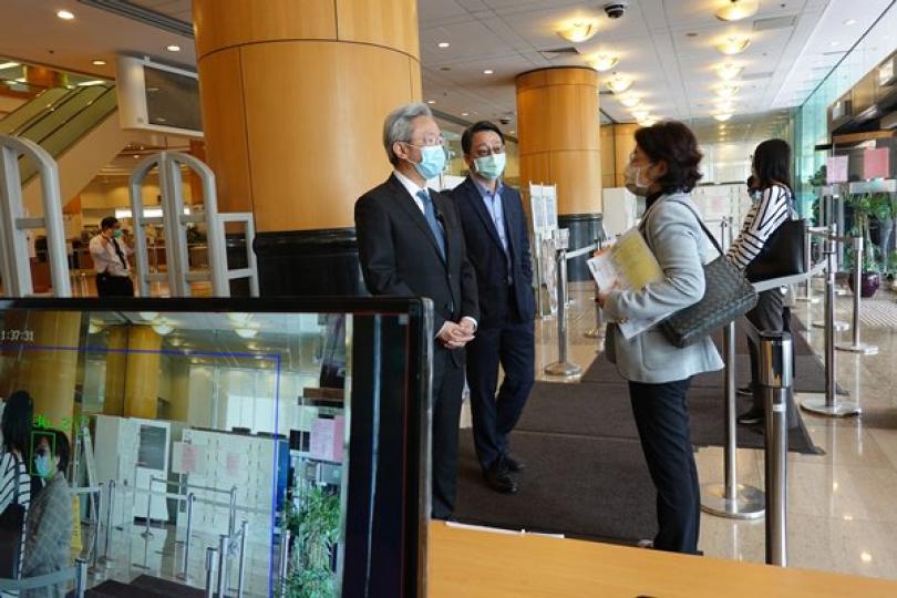 羅智光視察公共服務恢復情況