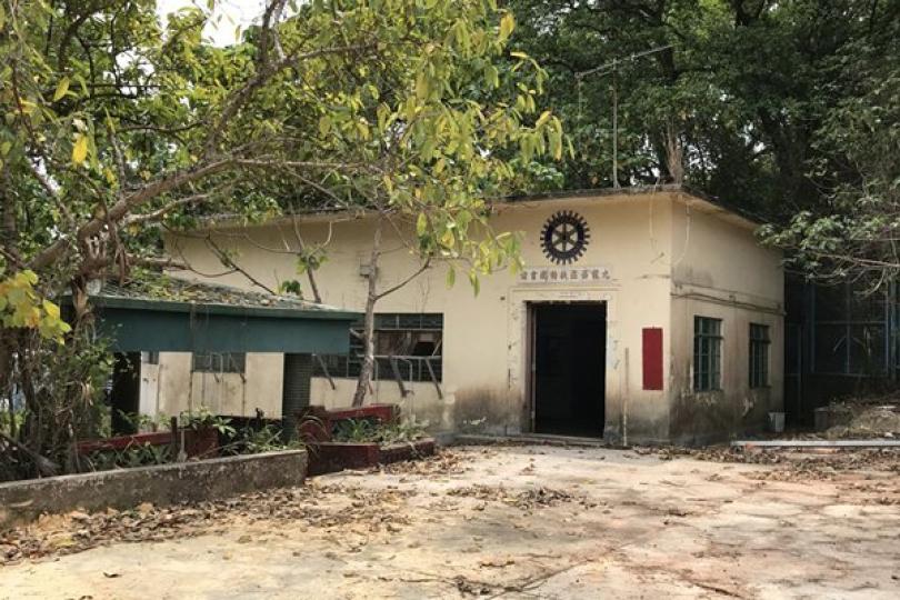 獲批空地:  香港導盲犬服務中心獲批租用作導盲犬訓練學校的前三和公立學校位於北區打鼓嶺，佔地24,500平方呎。