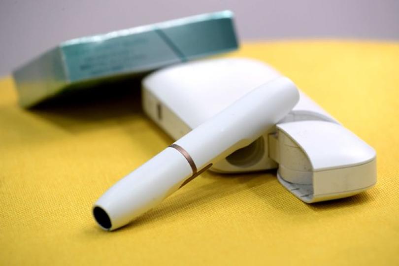 政府對禁電子煙法案停審議表失望