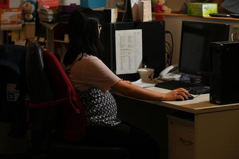 產假薪酬補貼上限擬增至八萬