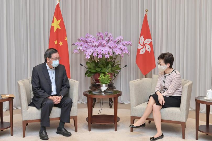 林鄭月娥（右）與梁君彥會面，商討立法會恢復運作的安排。