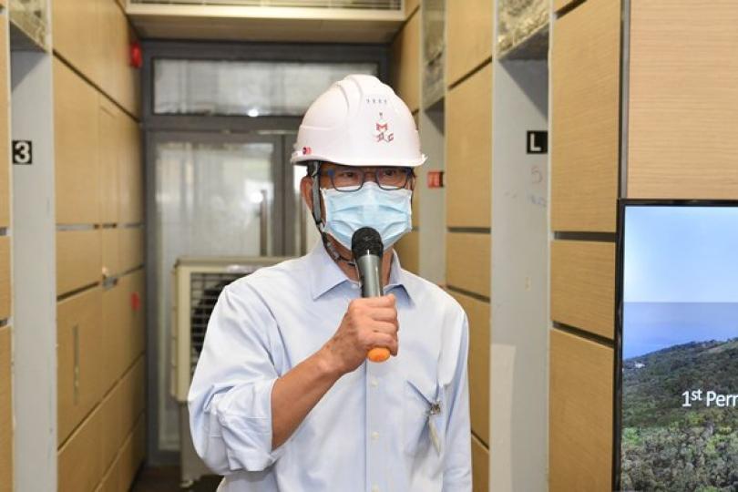 陳茂波出席紀律部隊宿舍平頂儀式