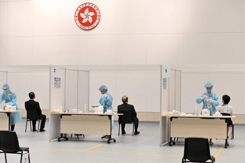 林鄭月娥與司局長參與普及檢測