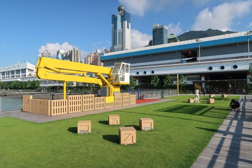 活力海濱:  石塘咀至灣仔會展的海濱長廊是最近三年落成的海濱長廊之一。