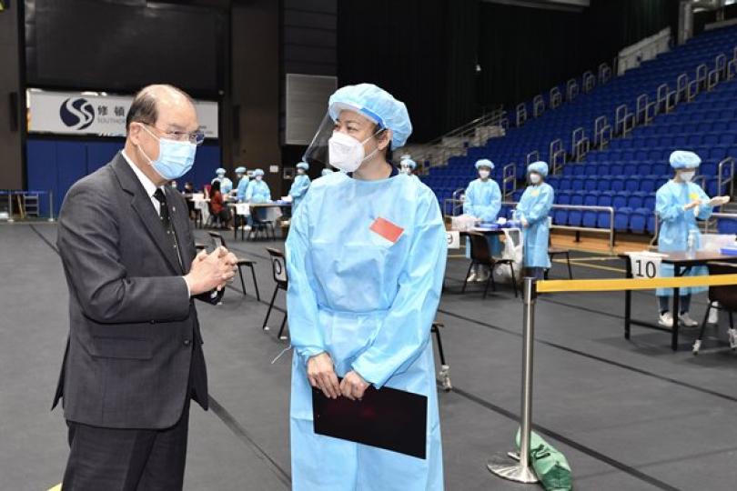 張建宗視察多個社區檢測中心